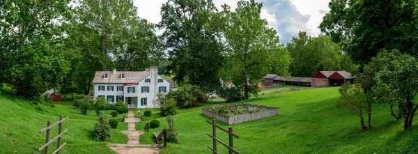 Groot huis in Hopewell Iron Furnace Panorama — Stockfoto