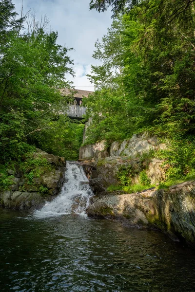 Gammalt Simhål — Stockfoto