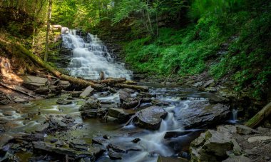 Kayalık Dere Yatak ve Şelaleler