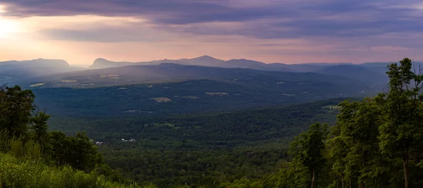 Willoughby Gap Vermont üzerinde gün batımı