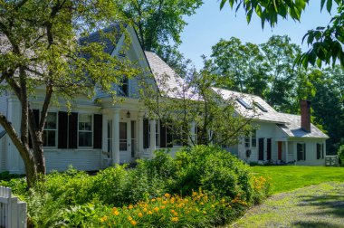 Çiçek Bahçesi ve Vermont Ev