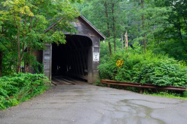 Hall Kapalı Köprü