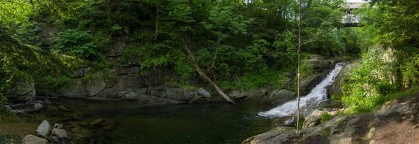 Altes Schwimmloch — Stockfoto