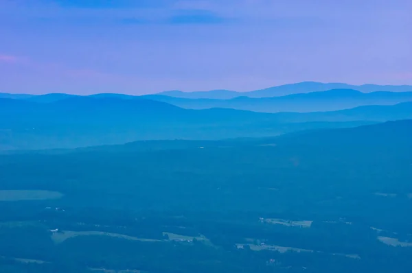 Böljande kullar i Vermont — Stockfoto