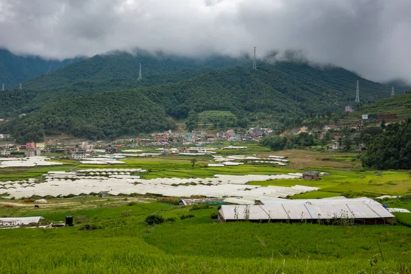 Campos e estufas no Nepal — Fotografia de Stock