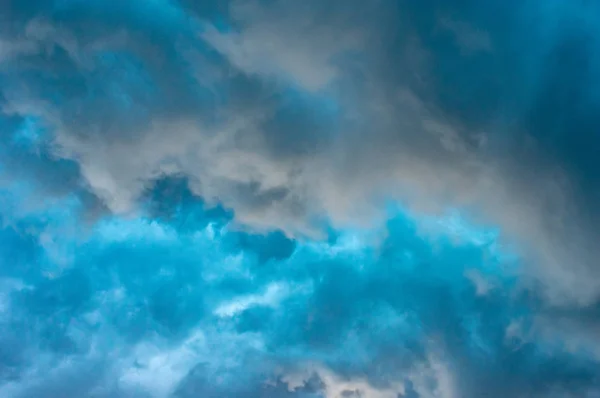 Dramatische Gewitterwolken — Stockfoto