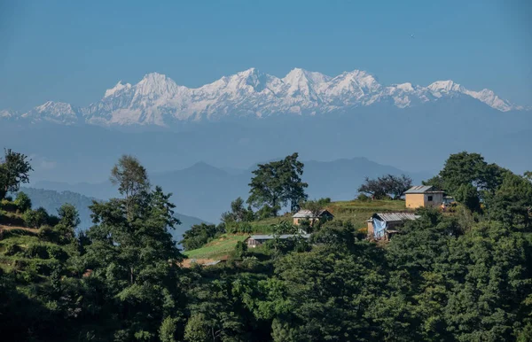 Ciudad en las montañas del Himalaya — Foto de Stock