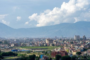 Nepal Katmandu şehrinin üzerindeki bulutların ve dağların güzelliği.