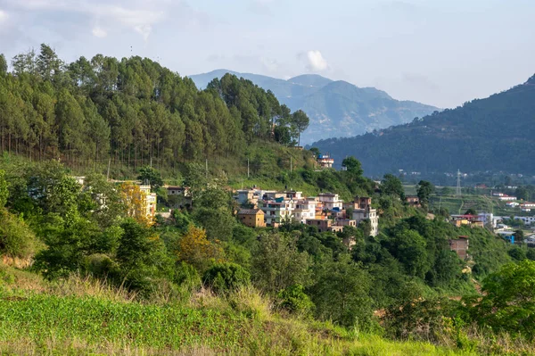 Egy Kis Város Egy Fán Borított Domboldalon Nepál Földjén — Stock Fotó