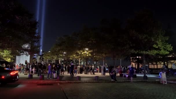 2020 뉴욕의 공원에 수많은 미국인들 추도식이 — 비디오