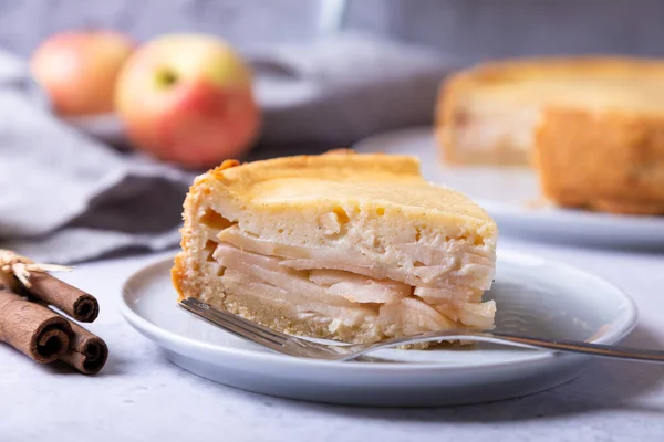 Tarta Manzana Con Canela Crema Agria Hornear Casa Pastel Tradicional — Foto de Stock