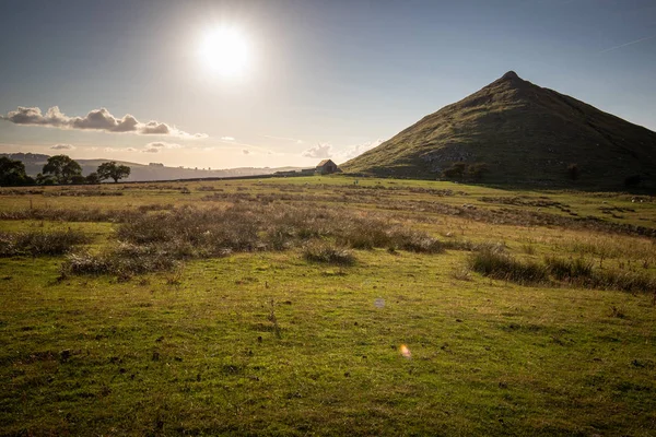 Thorpe bulut, yaz güneşi Dovedale, Peak District