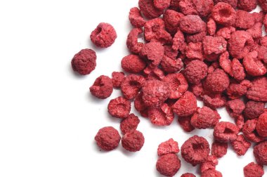 Ahududu kuru beyaz izole.