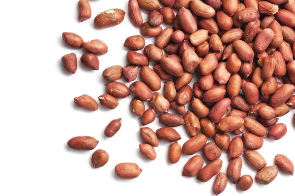 Ham soyulmuş fıstık beyaz izole yığını