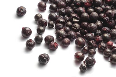 beyaz izole kırmızı kuş üzümü kurutulmuş meyveler