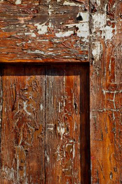 Esmer, eski bir kapının dokusu..