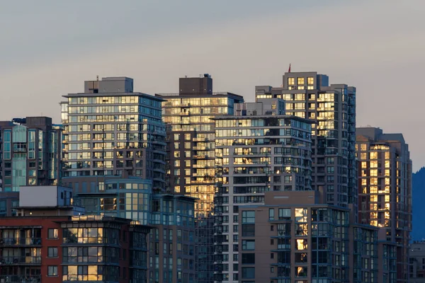 Moderne Commmercial en residentiële hoge stijging gebouwen — Stockfoto