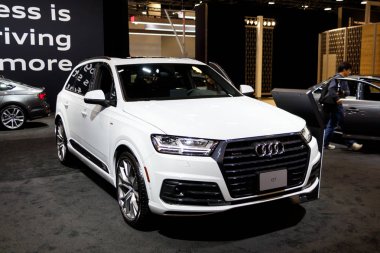 Vancouver, Kanada - Mart 2019: Audi Q7, 2019 Vancouver Otomobil Fuarı'nda alınan