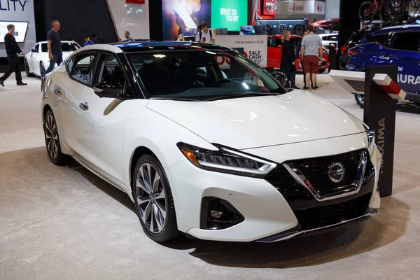 Vancouver, Kanada - Mart 2019: Nissan Maxima, 2019 Vancouver Otomobil Fuarı'nda alınan
