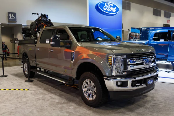 Vancouver, Kanada - Mart 2019: Ford F350, 2019 Vancouver Otomobil Fuarı'nda alınan