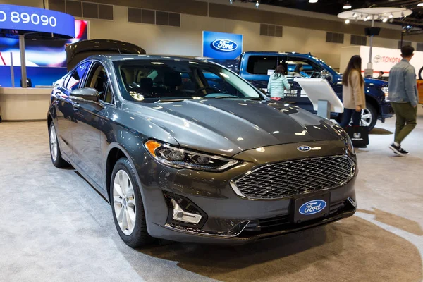 Vancouver, Kanada - Mart 2019: Ford Fusion, 2019 Vancouver Otomobil Fuarı'nda alınan