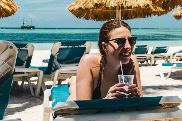 Bavaro plajlar Punta Cana, Dominik Cumhuriyeti için kız fotoğrafı