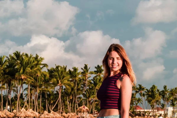 Φωτογραφία Του Κοριτσιού Στις Παραλίες Bavaro Στην Πούντα Κάνα Δομινικανή — Φωτογραφία Αρχείου