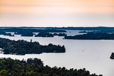 Ontario, Kanada 'daki Bin Ada