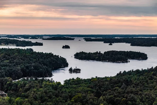 Ontario, Kanada 'daki Bin Ada