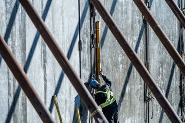 Bir İnşaat Alanındaki Eğilim Sürecinin Fotoğrafı