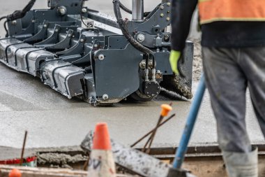 Bir İnşaat Alanına Beton Dökme Süreci Fotoğrafı