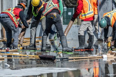 Bir İnşaat Alanındaki Eğilim Sürecinin Fotoğrafı