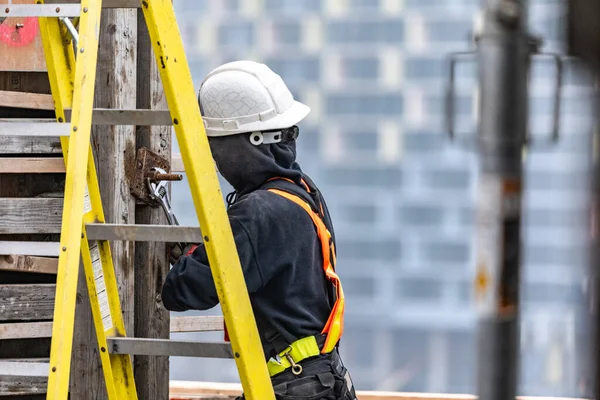 İnşaat sahasında İşçi Fotoğrafı