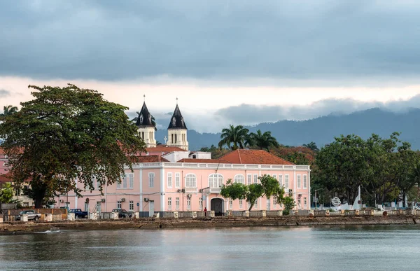 圣保罗城市景观大教堂和宫殿 前往圣多美和普林西比 在几内亚湾美丽的天堂岛 葡萄牙前殖民地 — 图库照片