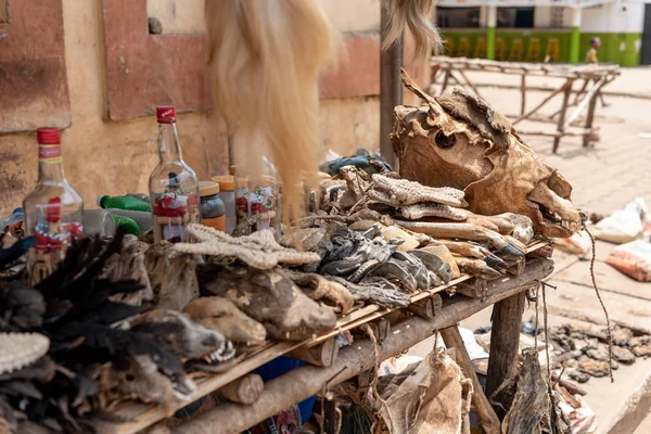 呪文や 西アフリカのトーゴでブードゥー教の宗教儀式で使用する