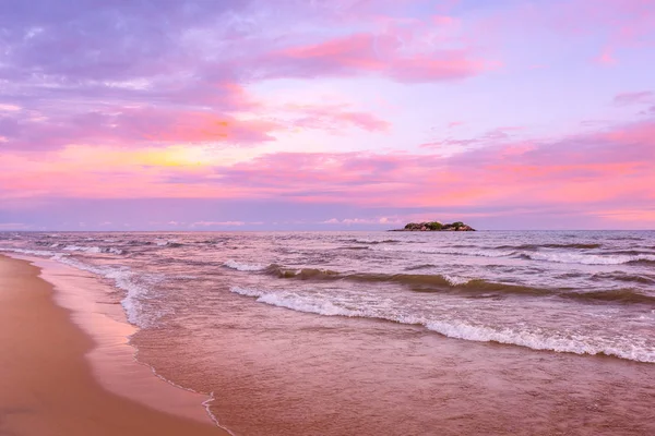 Pôr Sol Rosa Lago Praia Mar Areia Cores Bonitas Céu — Fotografia de Stock