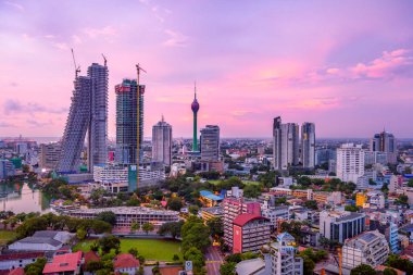 Colombo Sri Lanka manzarası cityscape fotoğraf. Colombo günbatımında Sri Lanka Adası en büyük şehir manzarası ile. Bina ve Laccadive deniz kentsel Gösterim  