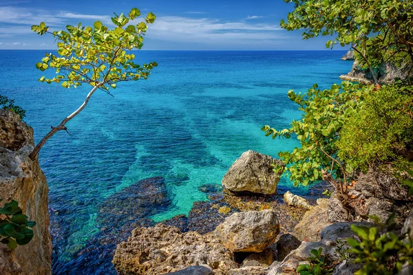 Hermosa Agua Turquesa Clara Cerca Rocas Acantilados Negril Jamaica Caribe —  Fotos de Stock