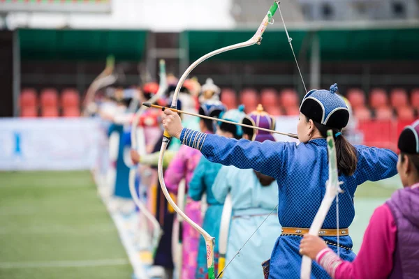 Naadam Festival Mongolei Bogenschießen Mongolische Frauen Traditioneller Mongolischer Kleidung Schießen — Stockfoto