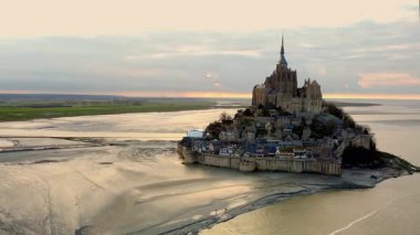 Mont Saint Michel Adası Ortaçağ Şatosu