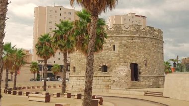 Durres Ağustos 2023 'te Palmiyeli Venedik Kulesi Kalesi