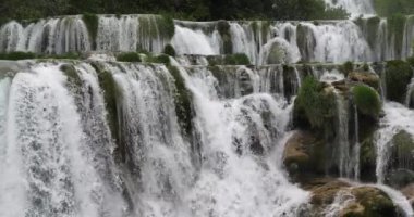 Skradins Şelalesi, Skradinski Buk, Krka Doğal Parkı, Hırvatistan 'ın Damaltia kentinde Sibenik yakınlarında