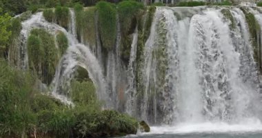 Skradins Şelalesi, Skradinski Buk, Krka Doğal Parkı, Hırvatistan 'ın Damaltia kentinde Sibenik yakınlarında