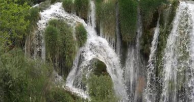 Skradins Şelalesi, Skradinski Buk, Krka Doğal Parkı, Hırvatistan 'ın Damaltia kentinde Sibenik yakınlarında