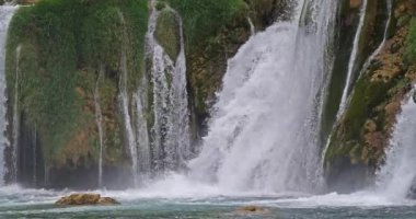 Skradins Şelalesi, Skradinski Buk, Krka Doğal Parkı, Hırvatistan 'ın Damaltia kentinde Sibenik yakınlarında