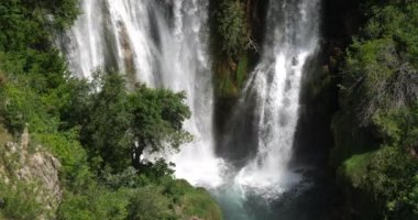 Manojlovac Şelalesi, Krka Doğal Parkı, Hırvatistan 'ın Damaltia kentinde Sibenik yakınlarında 