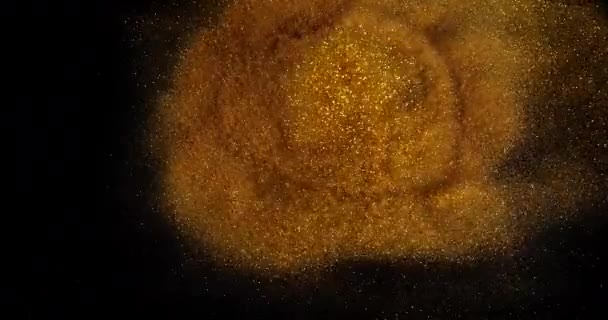 Gold Glitter Explodeert Zwarte Achtergrond Slow Motion — Stockvideo