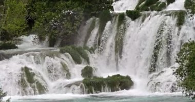 Skradins Şelalesi, Skradinski Buk, Krka Doğal Parkı, Hırvatistan 'ın Damaltia kentinde Sibenik yakınlarında