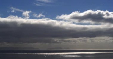 Gökyüzündeki bulutların güzel manzarası 