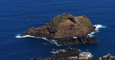 Atlantik Okyanusu 'ndaki dalgalar, Porto Moniz, Madeira Adası Portekiz, Real Time 4k